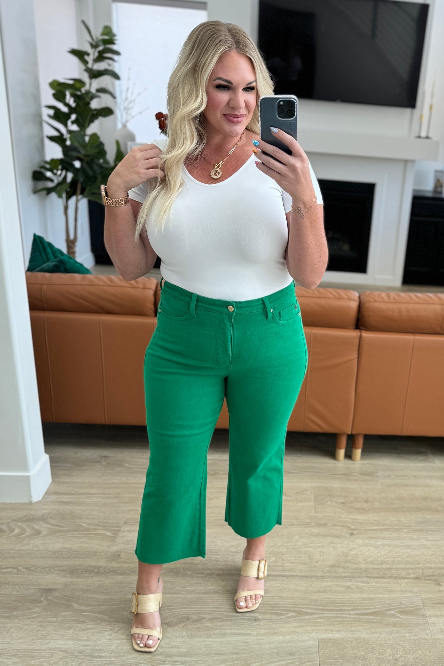 TUMMY CONTROL - Lisa High Rise Wide Leg Crop Jeans in Kelly Green - Judy Blue