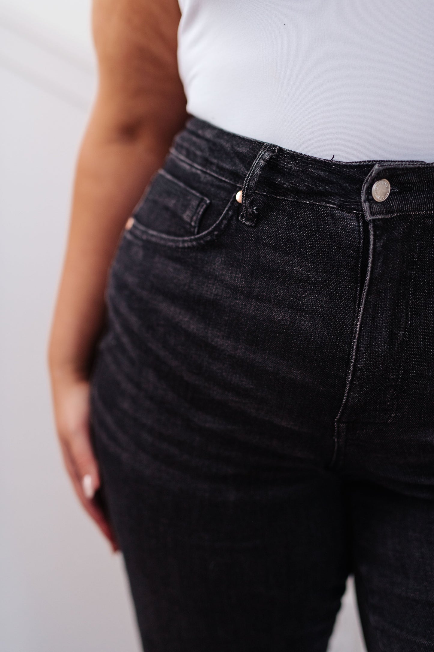 TUMMY CONTROL: Joan High Rise Straight Jeans in Washed Black - Judy Blue