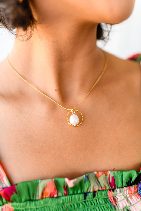 Center of the World Pearl Pendant Necklace - 18K Gold