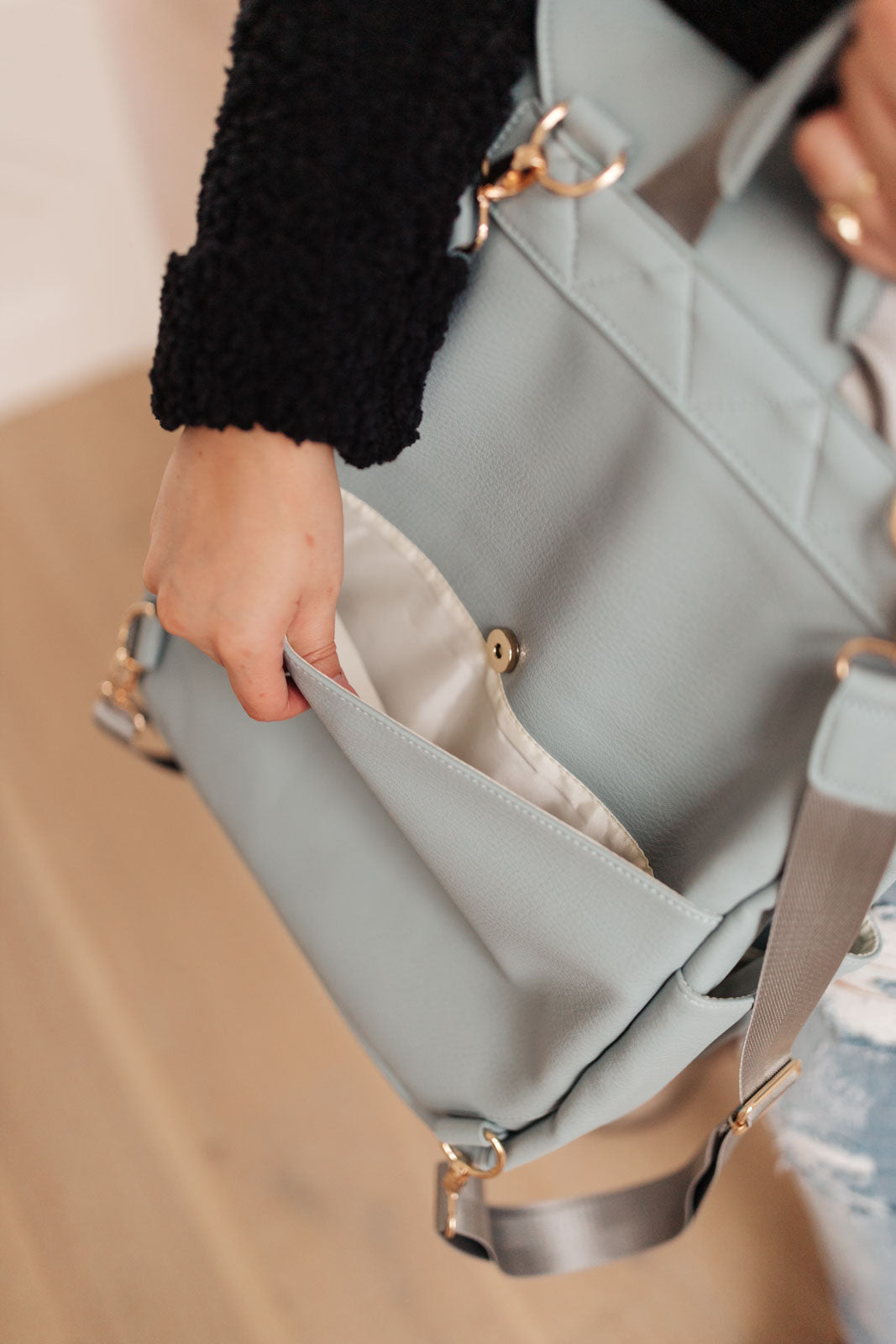 Katie's FAVE: Hot Mom Bag in Blue or Tan