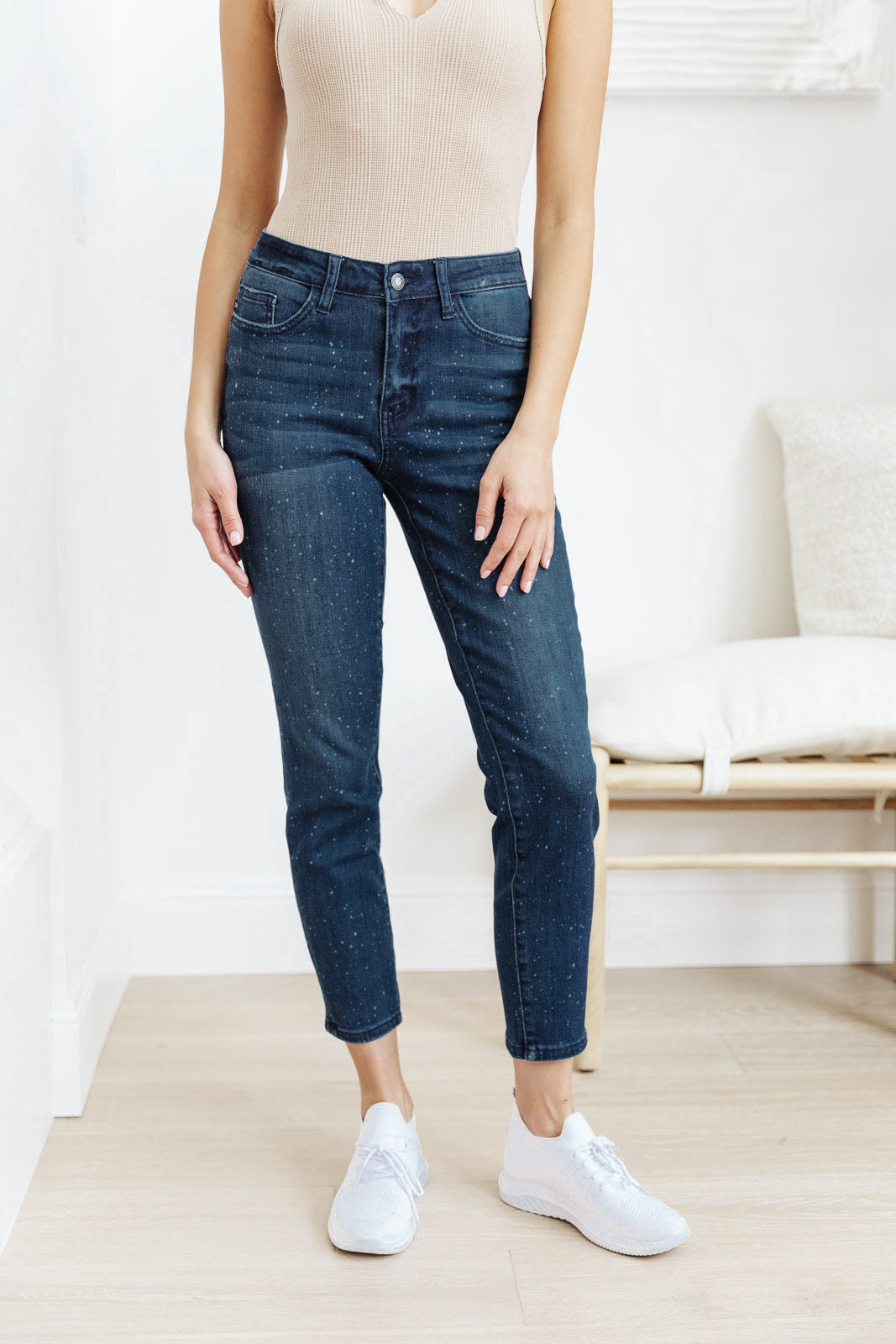 Mid-Rise Relaxed Fit Mineral Wash Jeans - Judy Blue