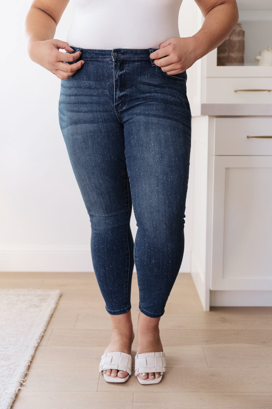 Mid-Rise Relaxed Fit Mineral Wash Jeans - Judy Blue