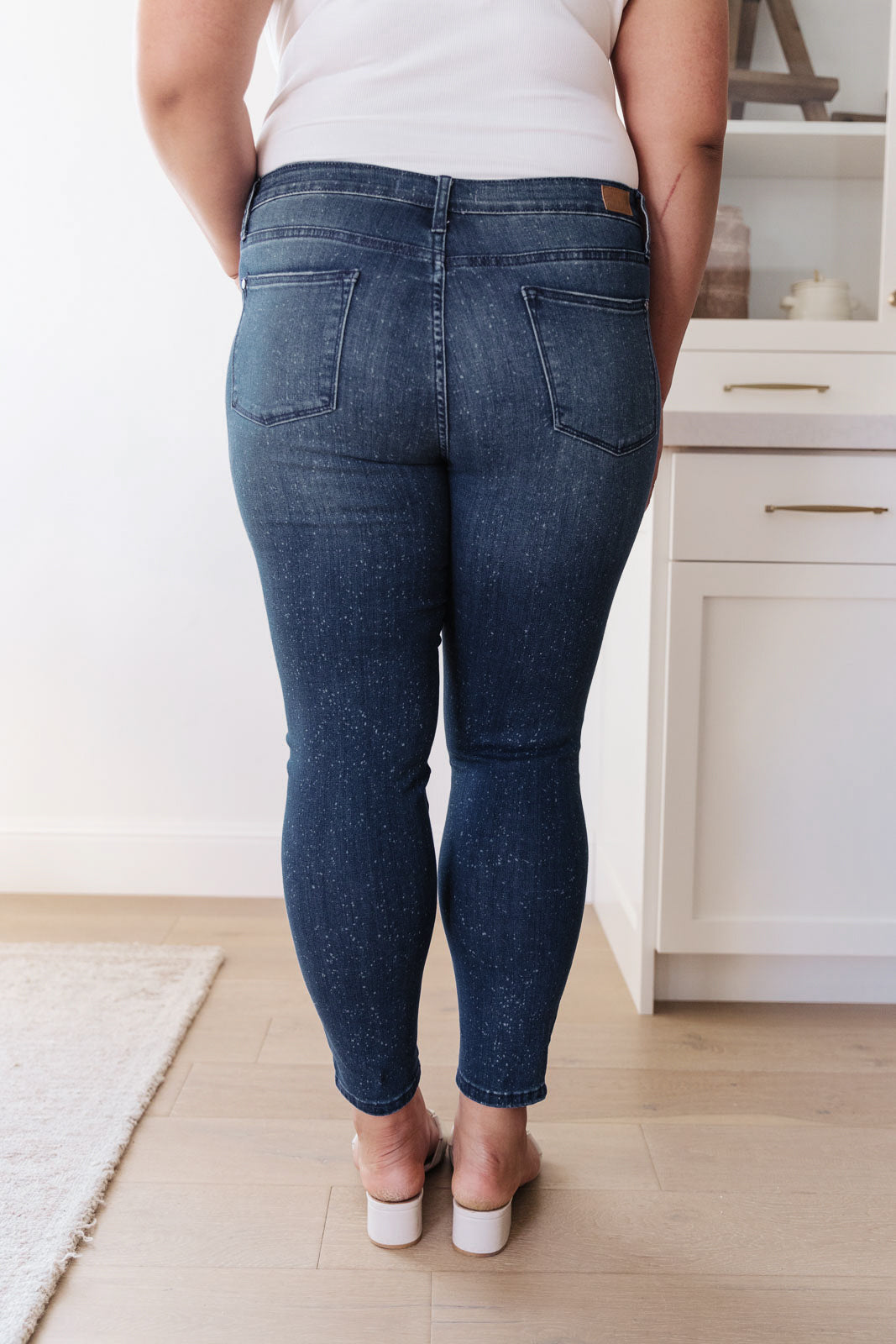 Mid-Rise Relaxed Fit Mineral Wash Jeans - Judy Blue