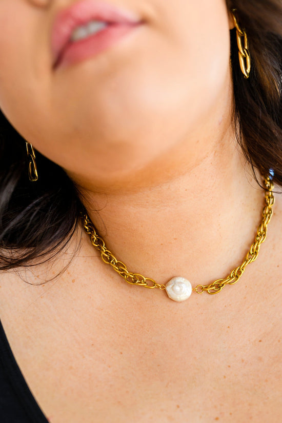 Ocean's Gold Shell Pendant Necklace - 18K Gold