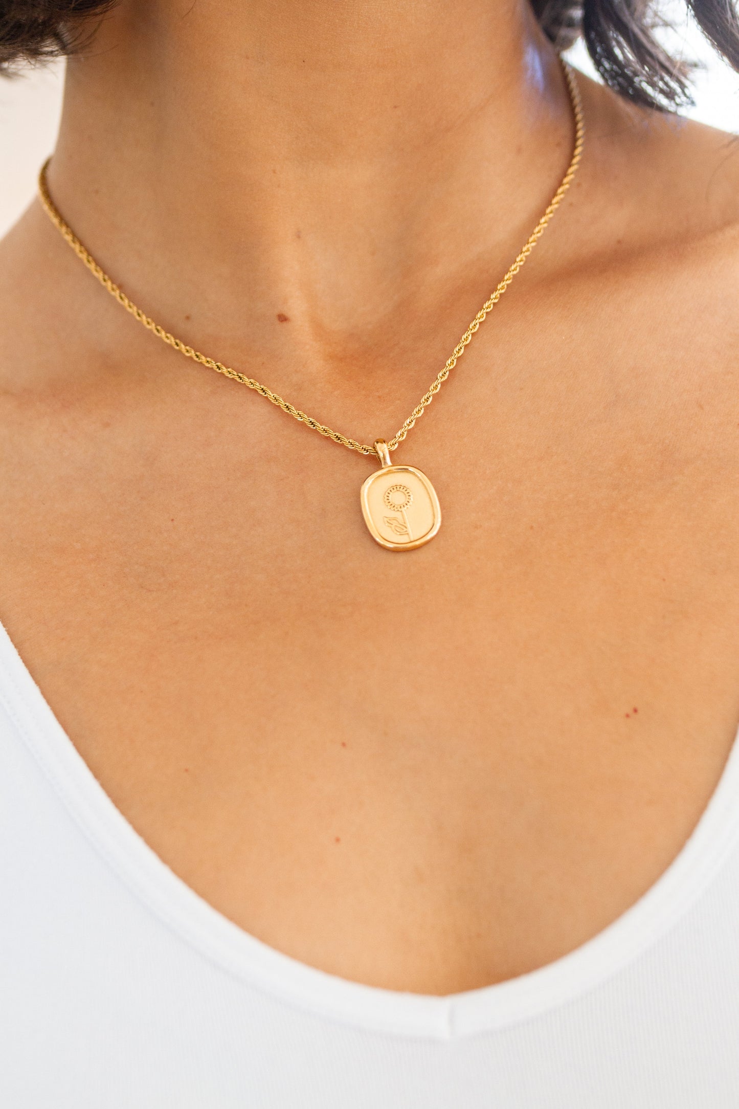 Simple Sunflower Pendent Necklace - 18K Gold